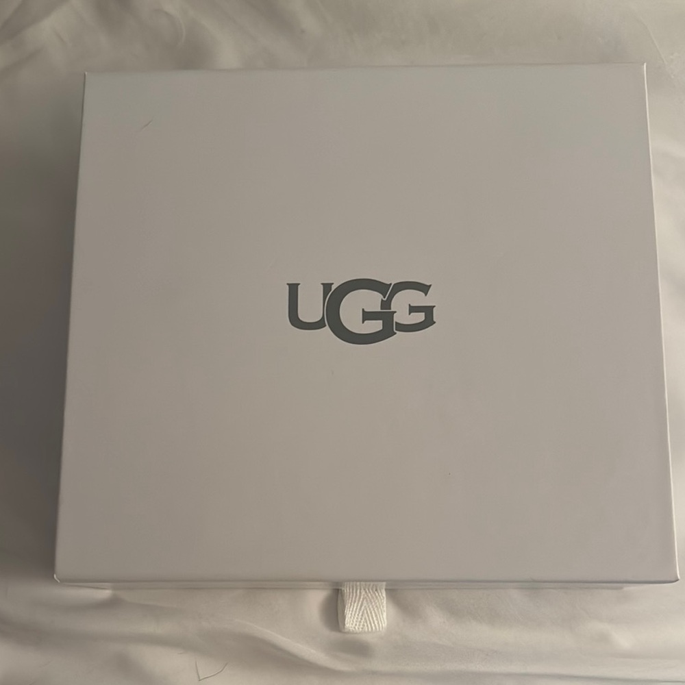 Ugg White Box - image 1